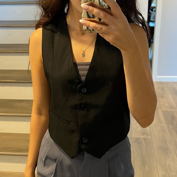 COPY - Cropped sleeveless vest top - Picture 5 of 5